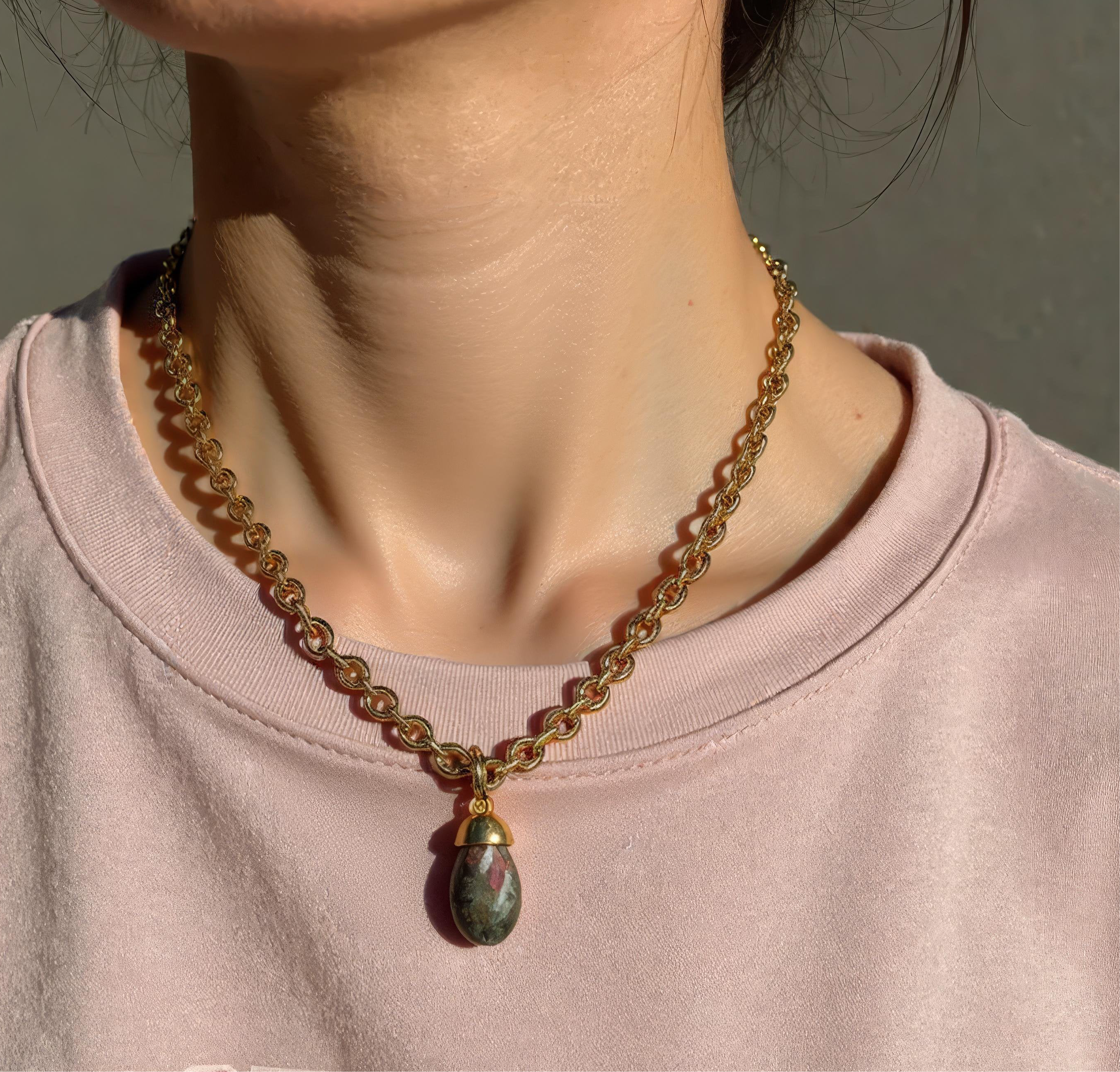 Vivian Grace Jewelry Necklace Gold Antiqued Gold Chunky Labradorite Pendant Necklace