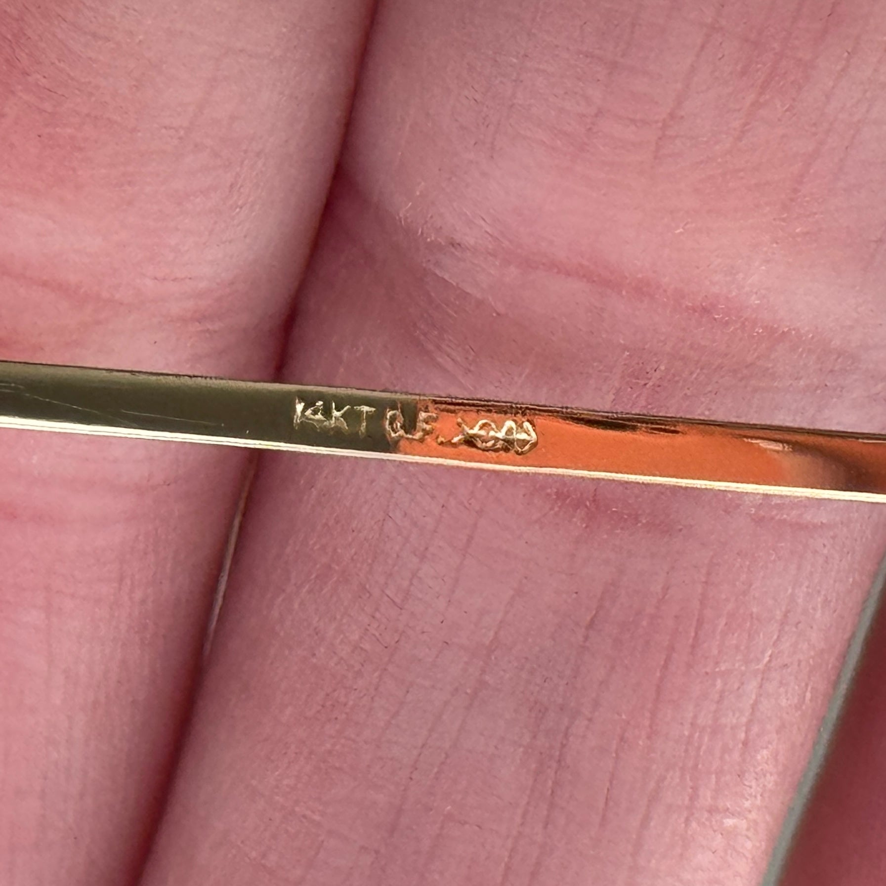 Vivian Grace Vintage Bracelet Gold Vintage Mid Century 14k Gold-Filled Floral Etched Bangle Bracelet