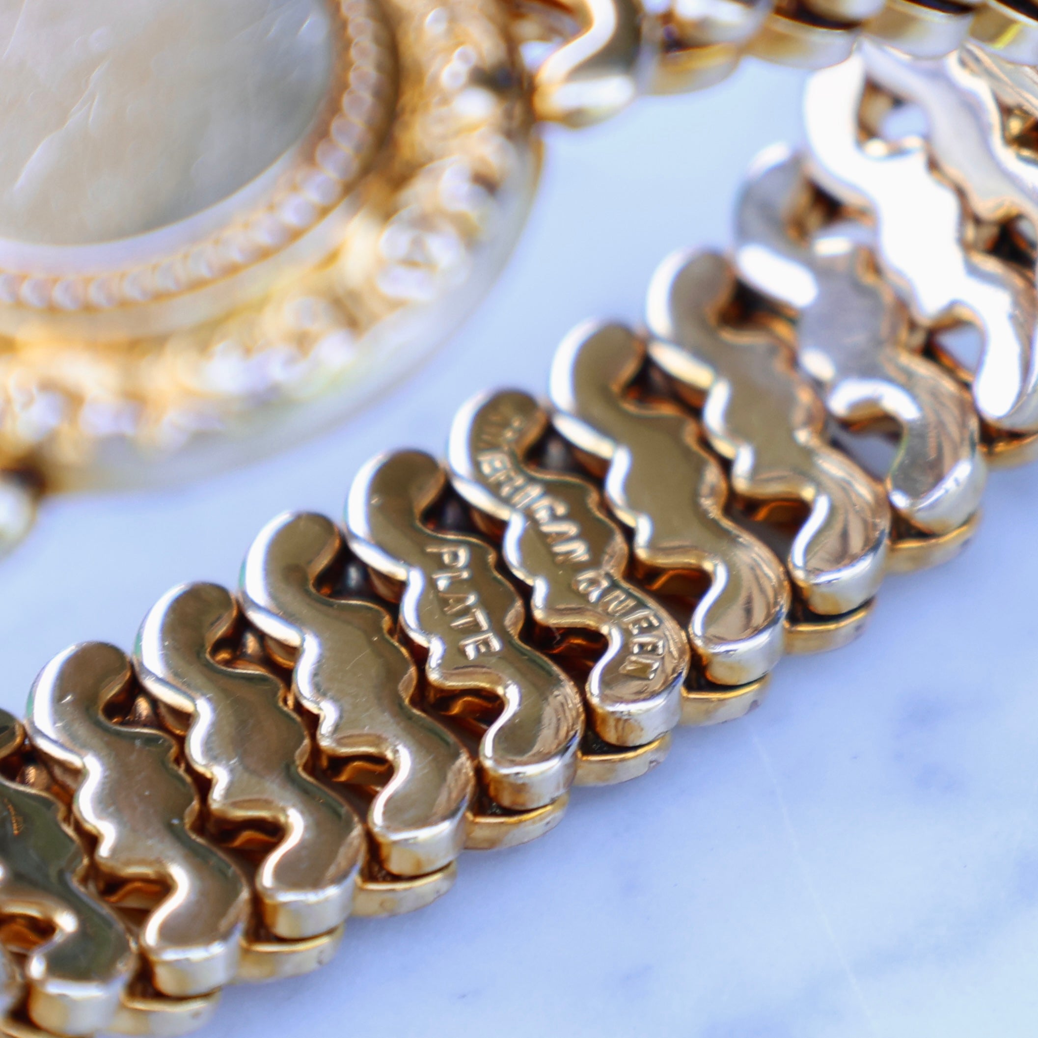 Vivian Grace Vintage Bracelet Gold Vintage Sweetheart Expansion Bracelet