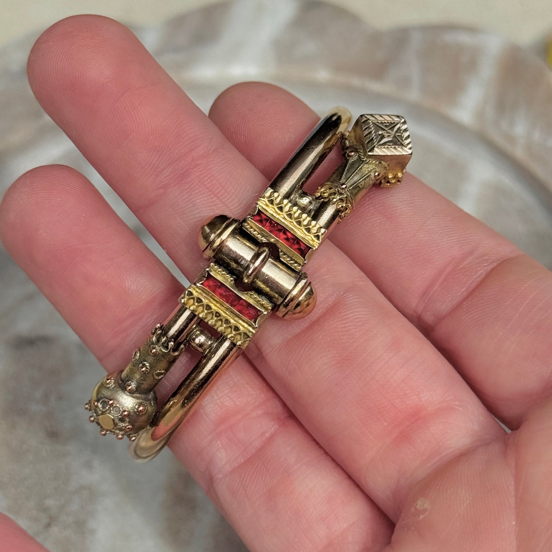 Vivian Grace Vintage Bracelet Rose Gold Vintage Victorian Bypass Bangle Bracelet (circa 1880)