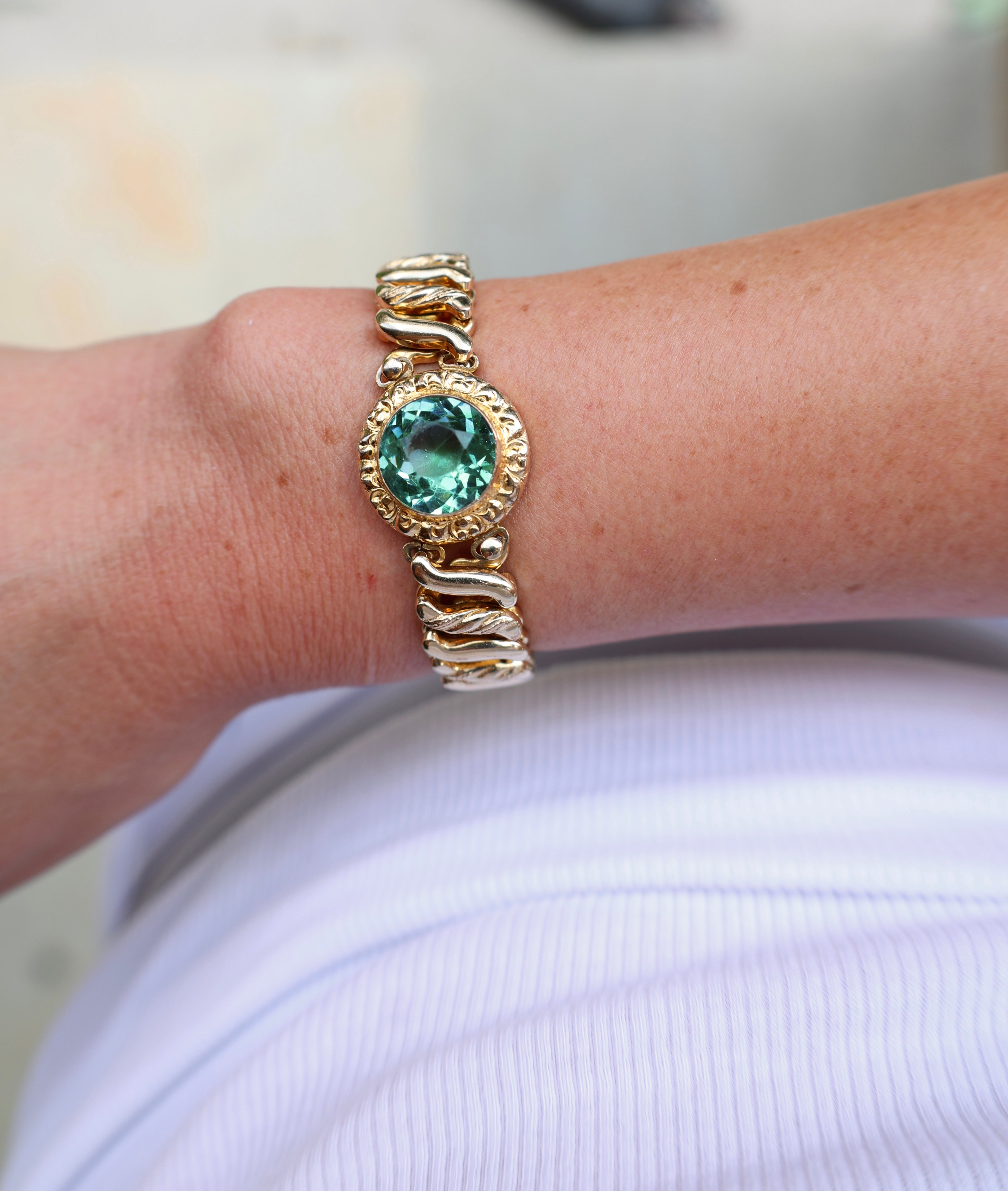 Vivian Grace Vintage Bracelet Vintage Gold Filled Sweetheart Expansion Bracelet - Teal Glass Gemstone (circa 1930)