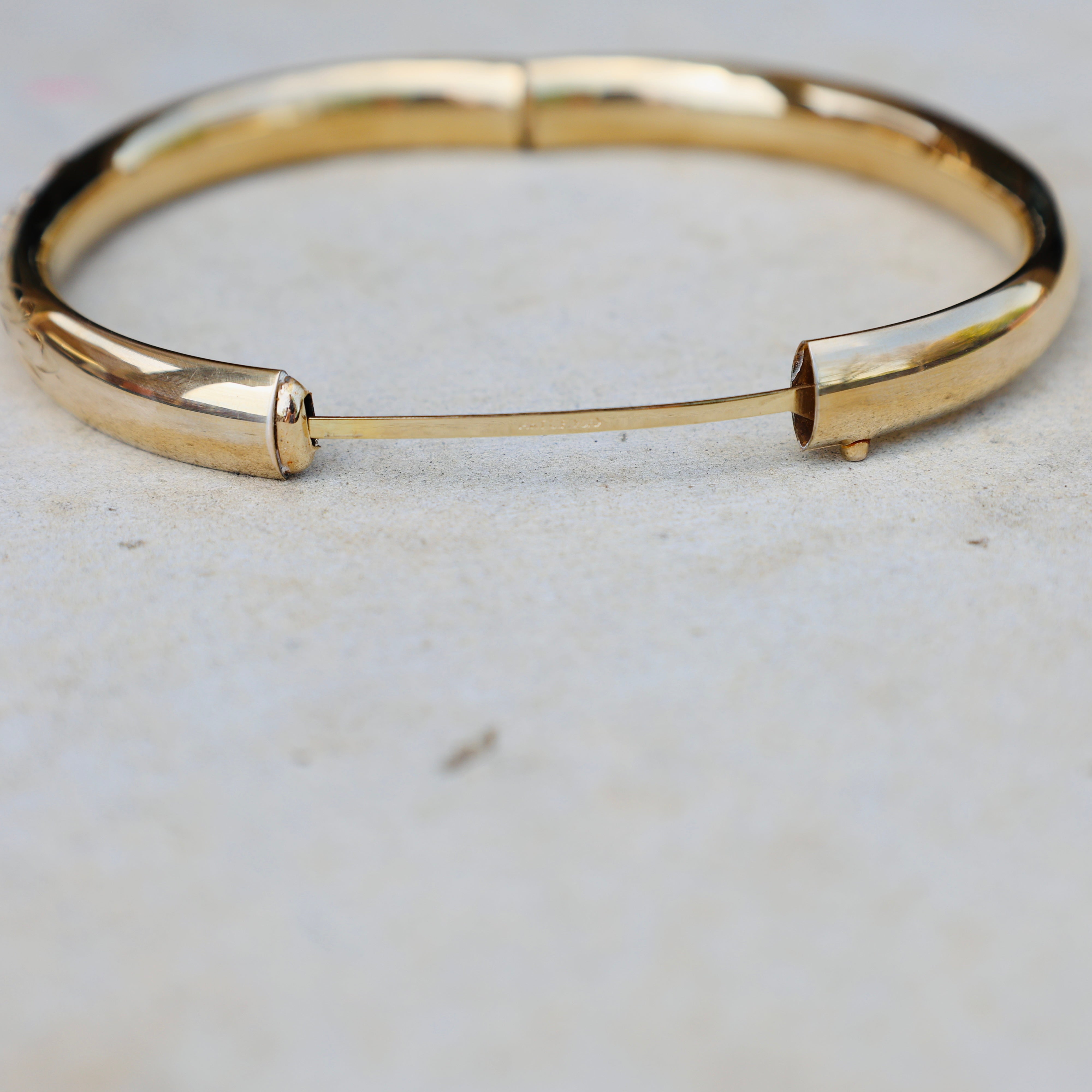 Vivian Grace Vintage Gold Vintage Mid Century 14k Gold-Filled Floral Etched Bangle Bracelet