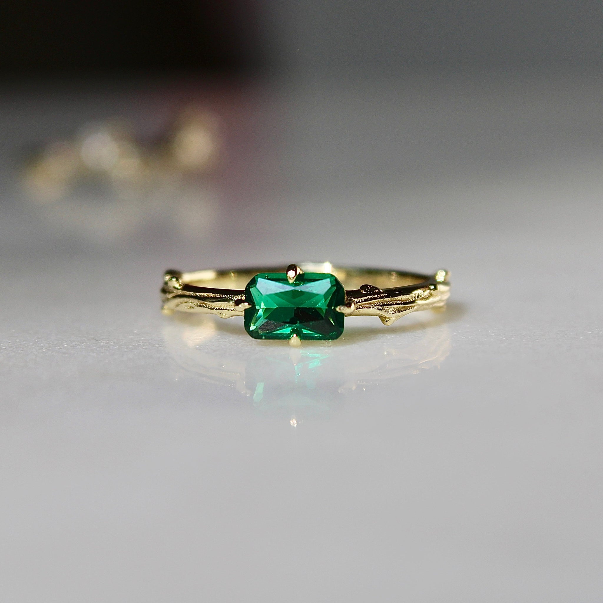 Emerald Bark Ring – Vivian Grace